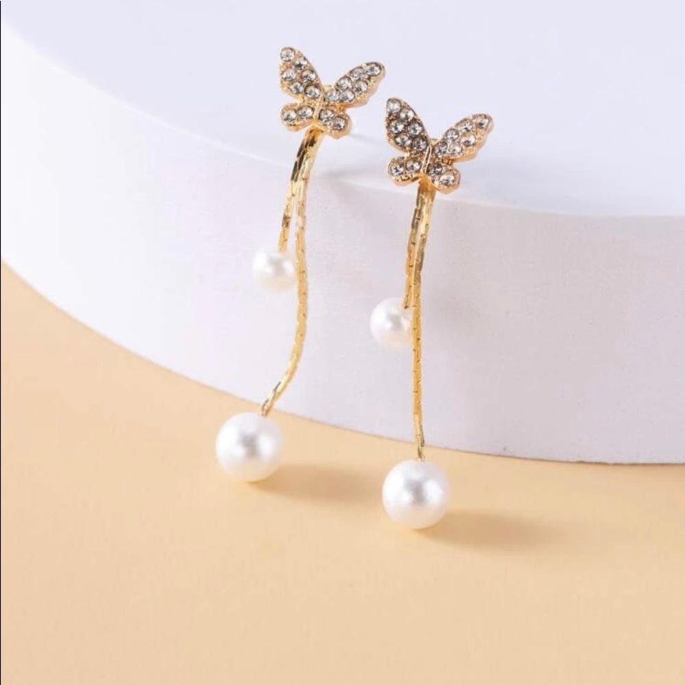 ✨🛍✨NWT Faux Pearl Butterfly Drop Earrings